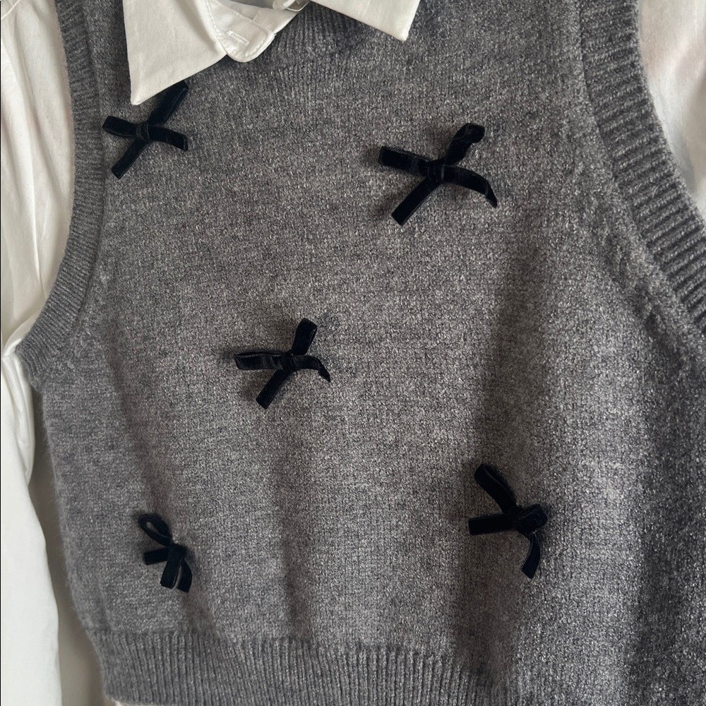 Zara Kids || Poplin Shirt with Knitted Vest + Velvet Bows - Picture 4 of 6